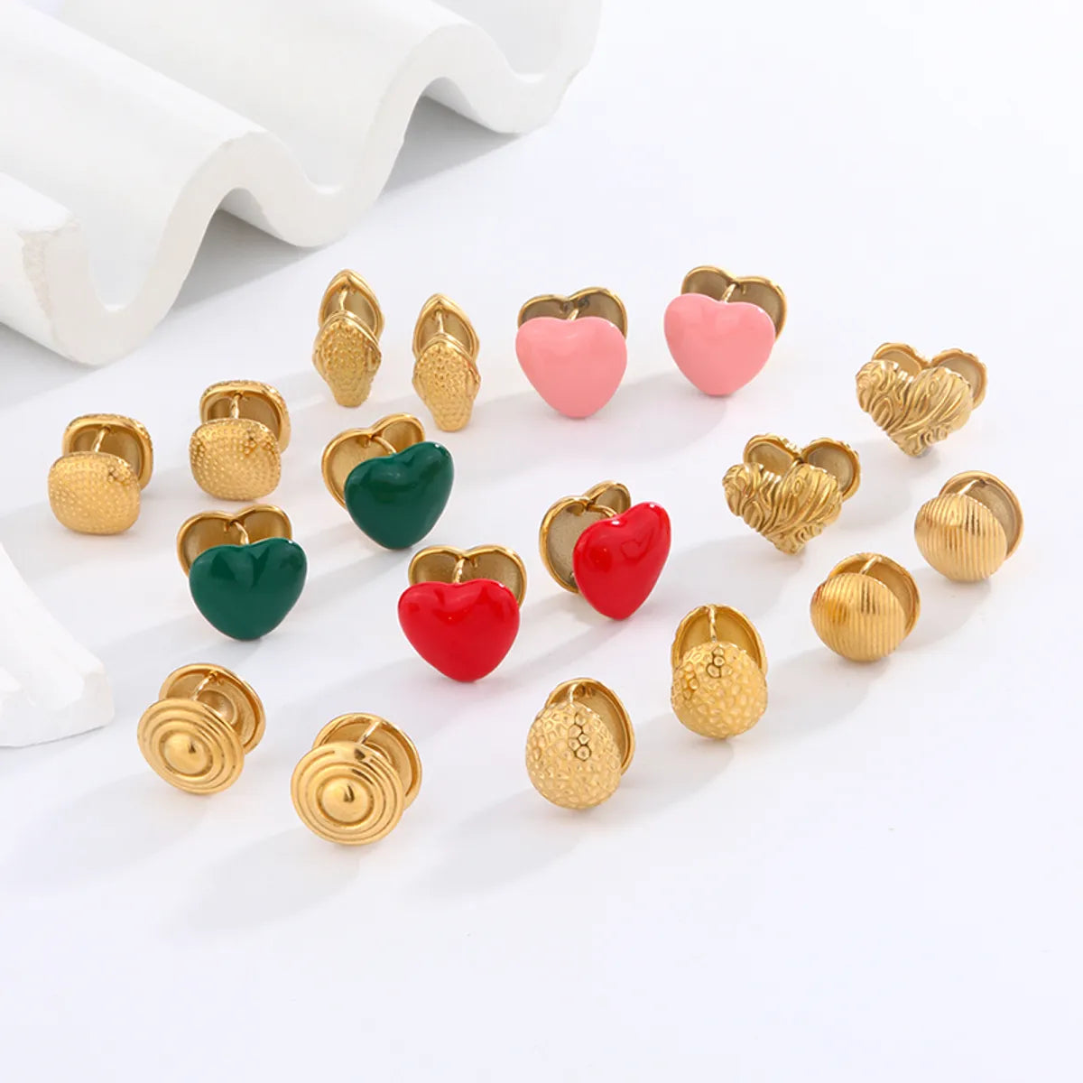 Women’s oval-shaped earrings-1 Pair Simple Style Classic Style Heart Shape Snake Scallop Enamel Plating Stainless Steel Titanium Steel 18K Gold Plated Ear Cuffs