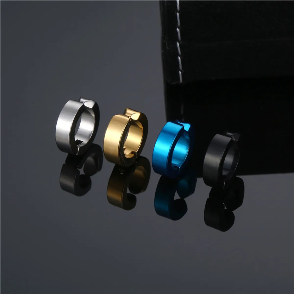 Women’s gold drop earrings-Simple Style Round Titanium Steel Plating Ear Clips 1 Piece