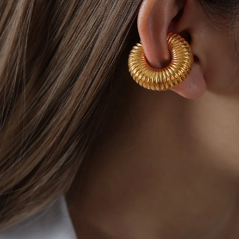 Golden Thread Ear Clip