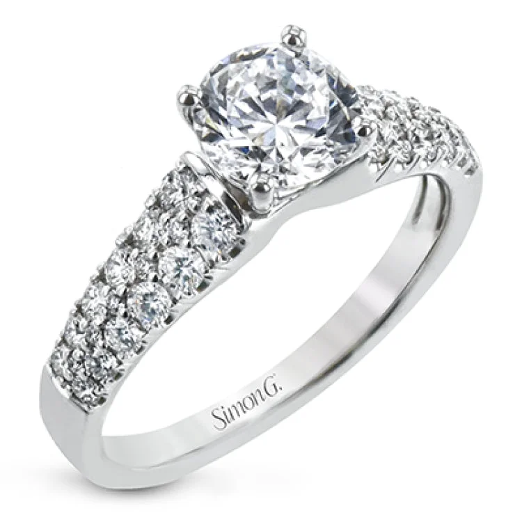 This stunning engagement ring from our Simon set collection, shimmers with 0.49 ctw of brilliant white diamonds in a classic setting.