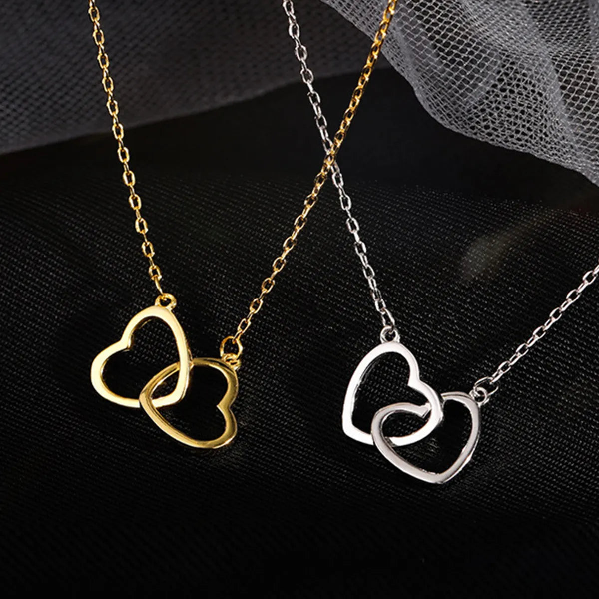 Women’s emerald necklaces-Korean Style Double Heart Stitching Interlocking Necklace