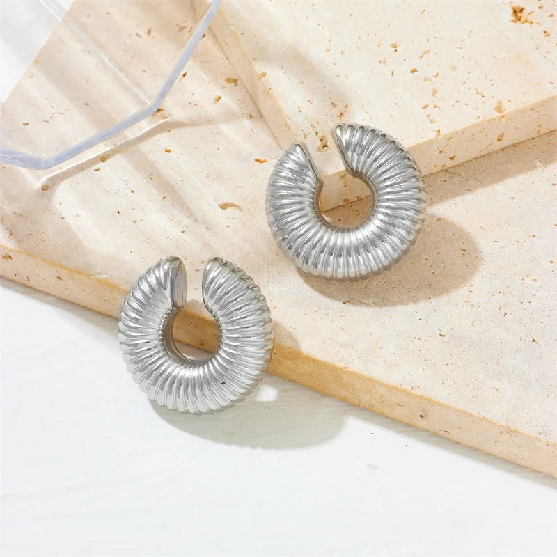 Threaded Hollow Ear Clip Silver