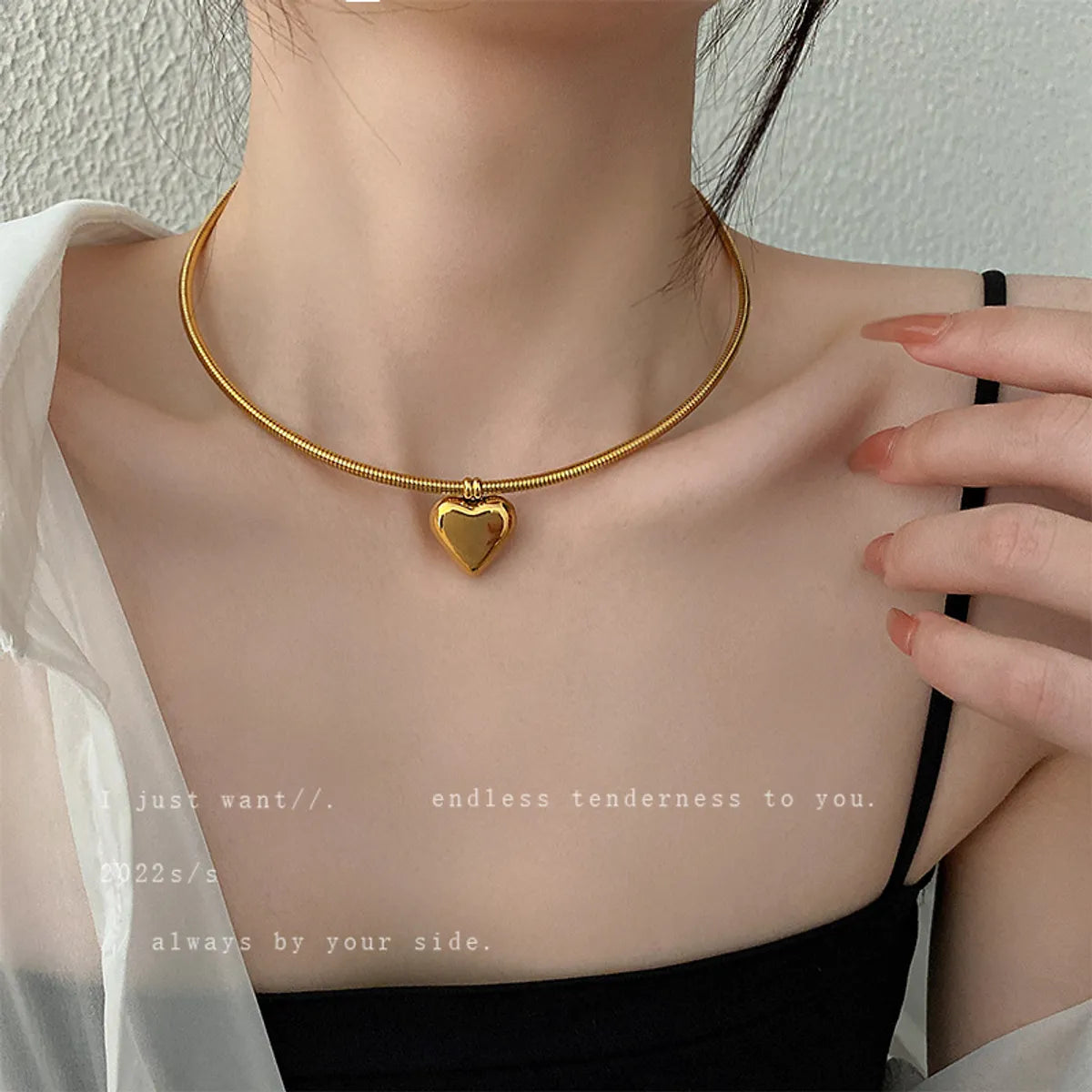 Women’s statement gold necklaces-Retro Heart Shape Titanium Steel Plating Choker