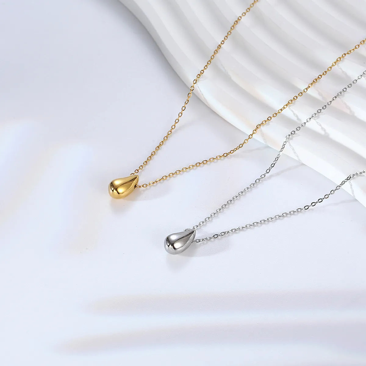 Women’s simple necklaces-Wholesale Simple Style Commute Water Droplets Titanium Steel Plating Pendant Necklace