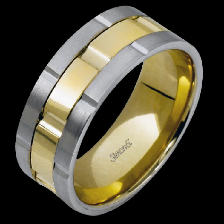 Featuring a contemporary chain-link design, this striking men's wedding band is highlighted by an elegant blend of white and yellow gold.