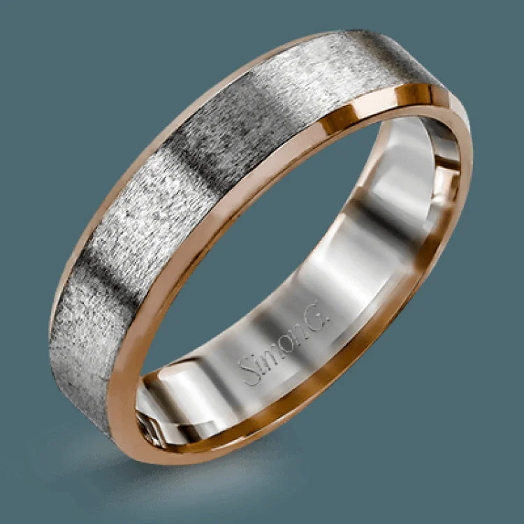 A distinctive combination of white gold combined with a rose gold silhouette creates an impressive design for this men's wedding band.