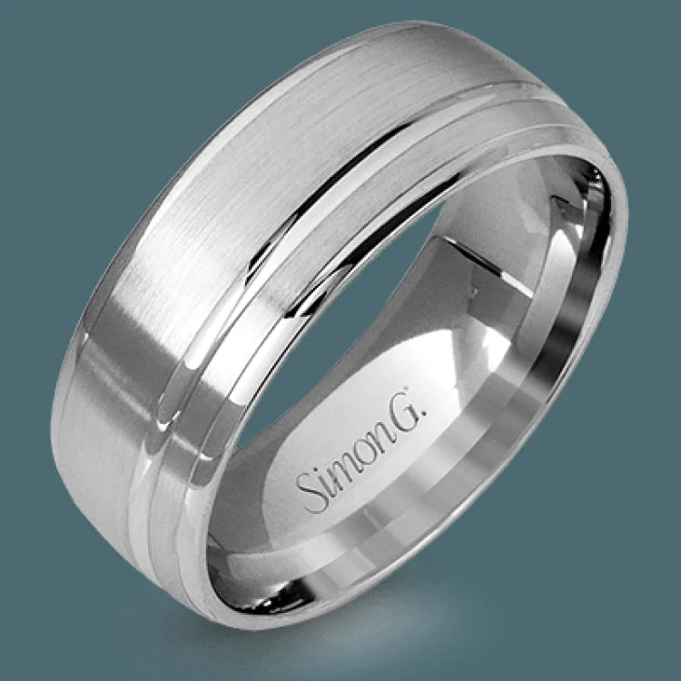 This statement men's wedding band features an accent of 14k rose gold within a 14k white gold background.