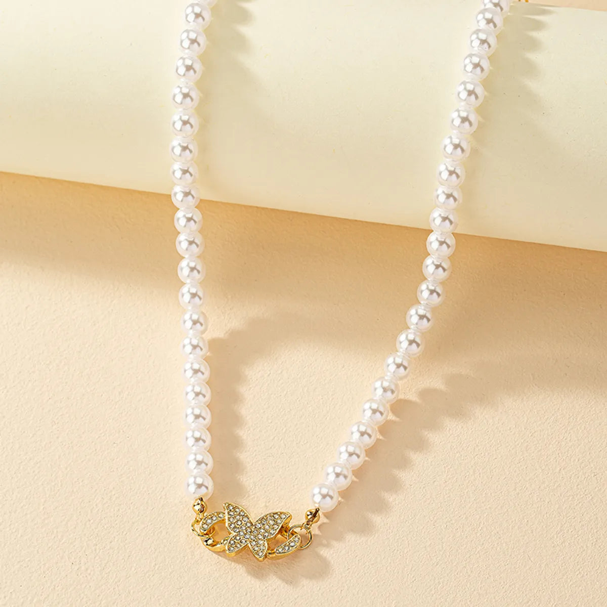 Women’s gemstone chain necklaces-1 Piece Baroque Style Heart Shape Butterfly Alloy Freshwater Pearl Plating Inlay Rhinestones Pendant Necklace