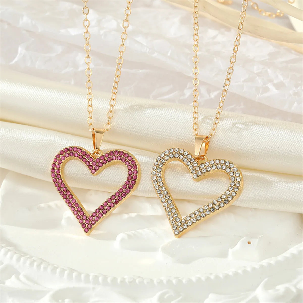 Women’s crystal necklaces-Retro Full Rhinestone Hollow Heart Geometric Heart Necklace Wholesale