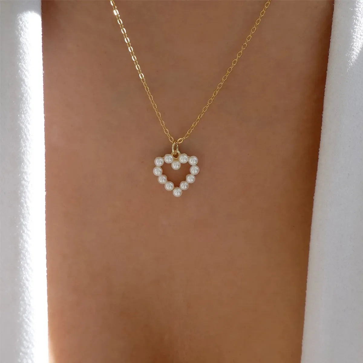 Women’s luxury pendant necklaces-Simple Style Heart Metal Artificial Pearls Women's Pendant Necklace